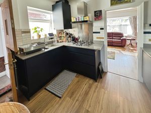 Kitchen- click for photo gallery
